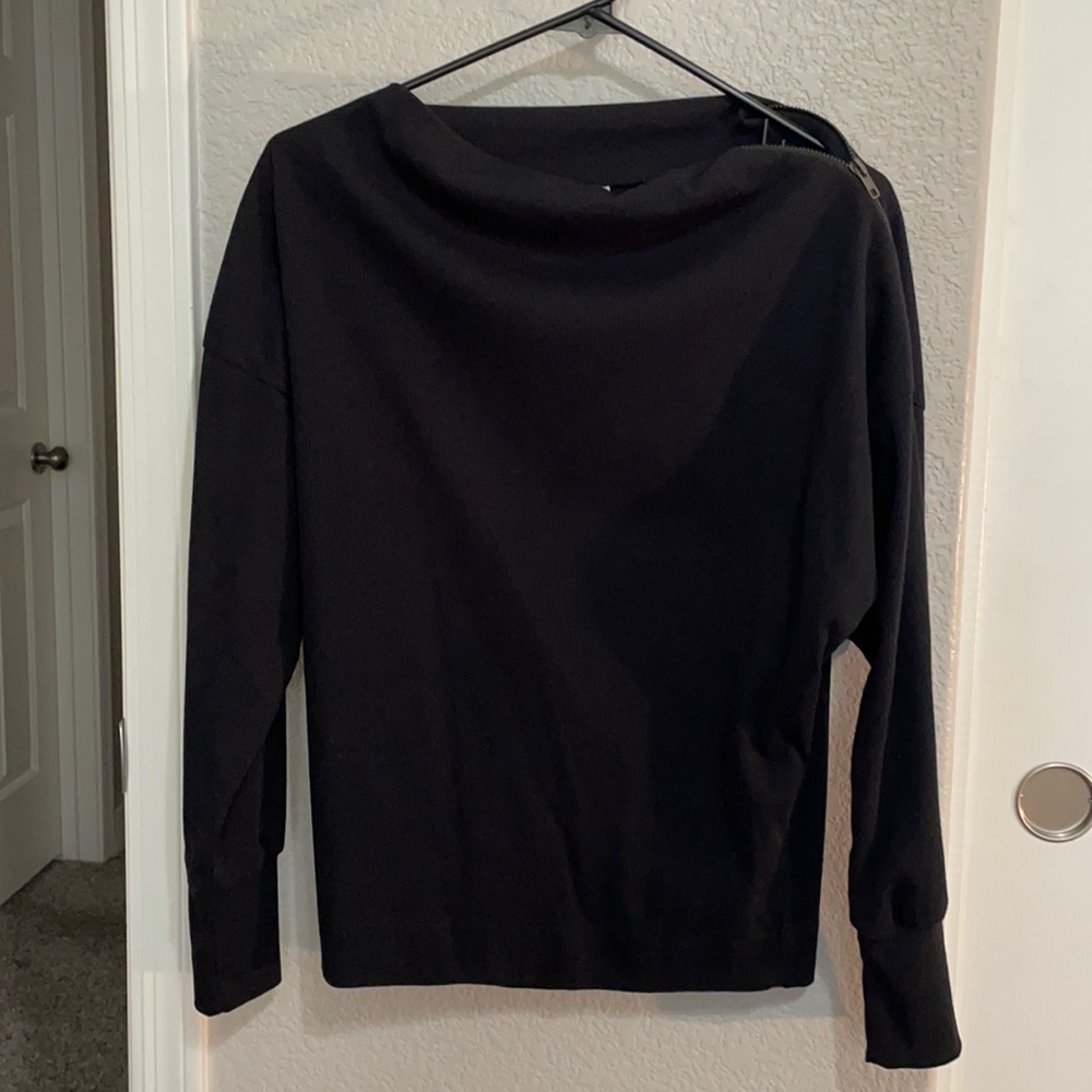 Black zipper shoulder lightweight sweater. Women’s size Small